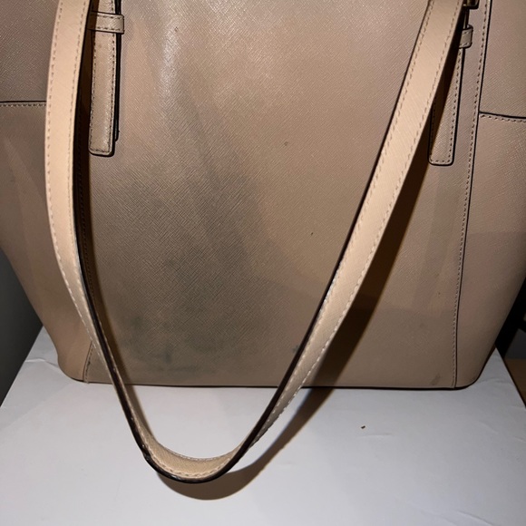 Michael Kors Saffiano leather Charlotte tote bag - nude - Picture 2 of 3